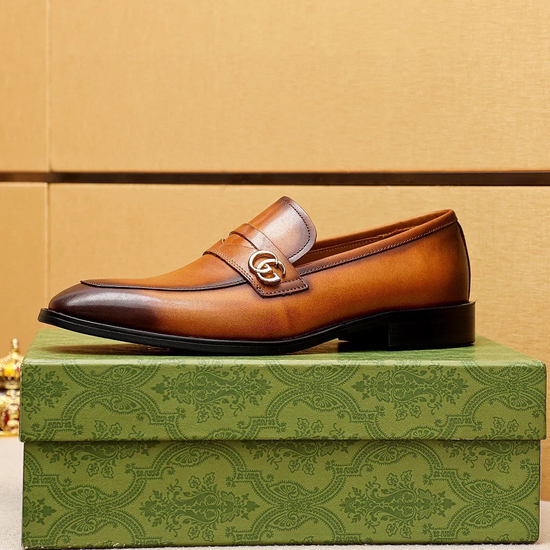 Men's shoes 💰400 💐 Product trademark: GUCCI "Gucci" casual leather shoes Regular size: 39-44 (38.45.46🉑️Customized) Product materials: Selected imported first-layer calfskin upper + luxury hardware buckle, imported 🐑 sheepskin lining. Strong three-dimensional visual effect, combined outsole Color: 2⃣️colors available